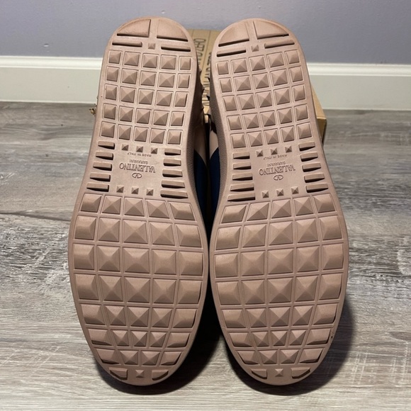 Valentino - Picture 4 of 8